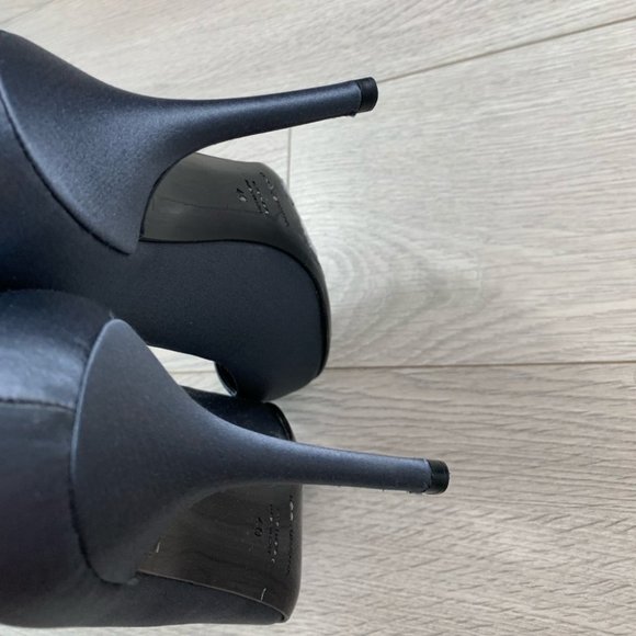 Dolce & Gabbana Satin Pointed Toe Heels - Picture 9 of 15